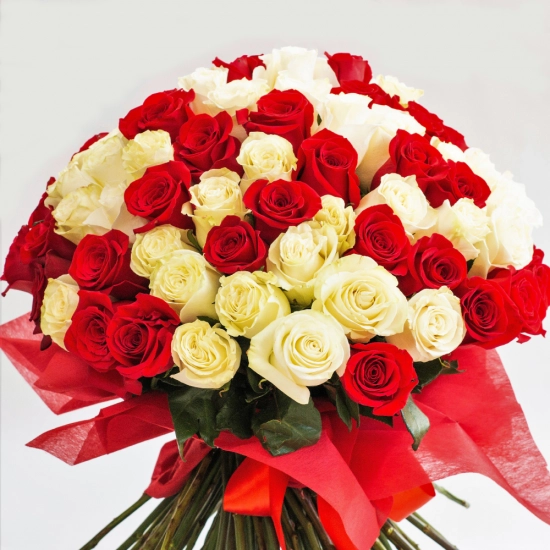 Buchet 101 trandafiri rosii si albi
